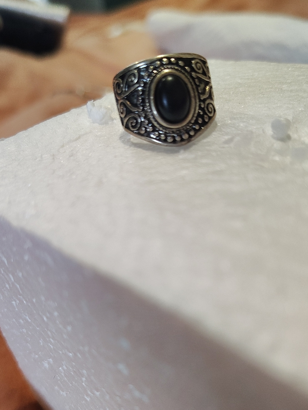 Vintage Exquisite Onyx Ornate Silver-Tone Ring with Black Oval Stone